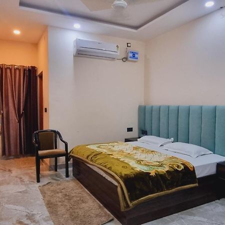 Surya Palace Ayodhya Exteriér fotografie