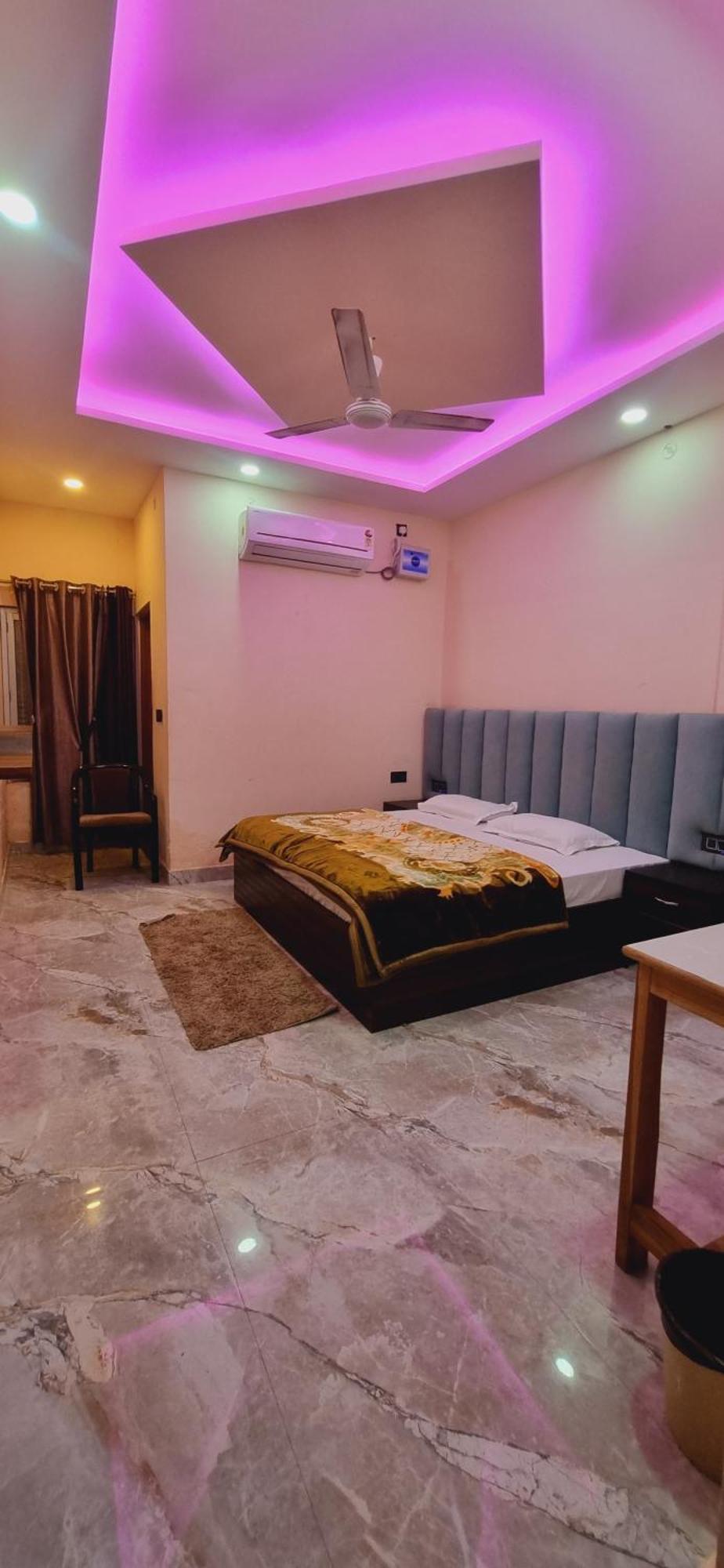 Surya Palace Ayodhya Exteriér fotografie